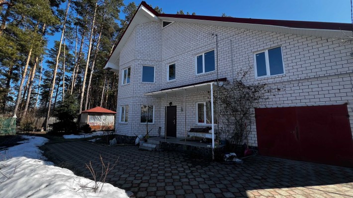 Продаж нового будинку з ділянкою біля лісу - фото 1
