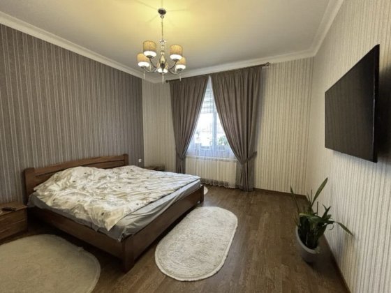 Продаж будинку, Минай Минай