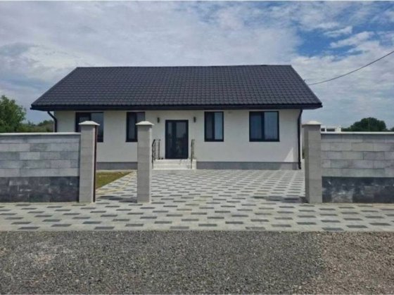 Продаж готового до проживання 3 кімнатного будинку с.Баранинці 7 хв.до м Ужгорода з ремонтом Баранинцы
