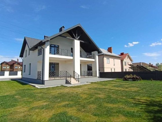 Продається будинок в Крихівцях площею 225 (164)м2, ділянка 5сот. з асфальтованим заїздом та усіма мі Криховцы