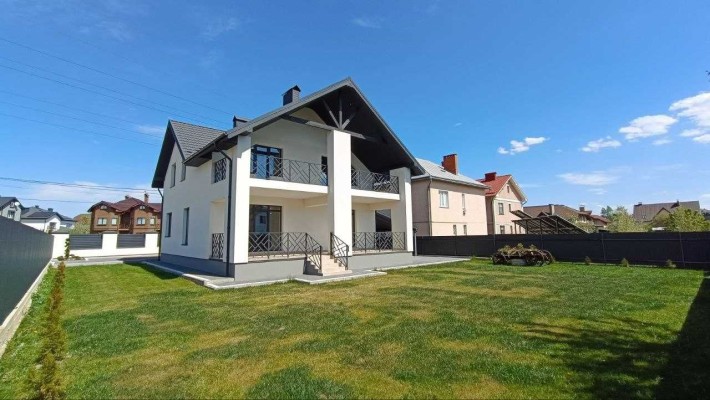 Продається будинок в Крихівцях площею 225 (164)м2, ділянка 5сот. з асфальтованим заїздом та усіма мі - фото 1