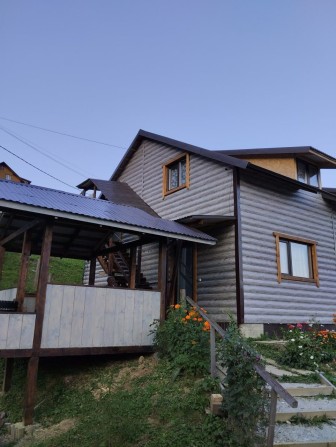 Продається  1/2 будинку в Карпатах, с.Яблуница, Івано-франківська область,  Буковель - фото 1