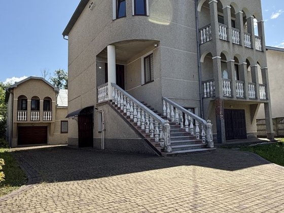 Продається просторий будинок Тисмениця