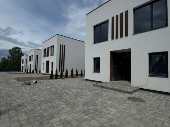 Продам 2х пов. будинок с.Чукалівка розводка світла тепла підлога фасад приб. територія готові. Здани Чукаловка