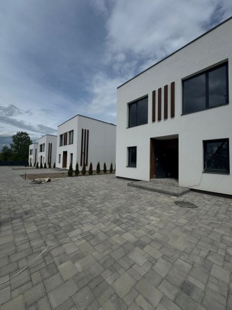 Продам 2х пов. будинок с.Чукалівка розводка світла тепла підлога фасад приб. територія готові. Здани - фото 1