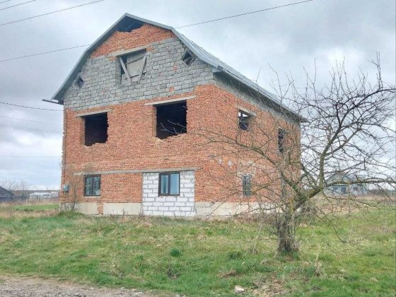 Продаж будинку. 10 сот ділянка Тлумач