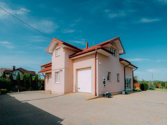 Продам будинок 240 м² на ділянці 18 соток Подлужье