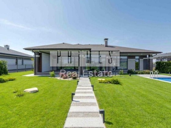 Продаж 4к будинку з ремонтом, басейн , КМ Zoloche, Вишеньки Вишенки