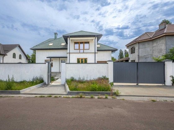 Продаж будинку з укриттям і гаражем, 12 соток, Гореничі