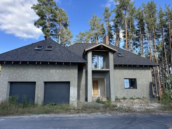 Продаж будинку в Стоянці, 245 м2 з гаражем та соснами на ділянці Стоянка