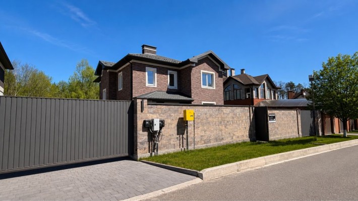 Великий заміський будинок 213 м² Стоянка | сосни, озеро, 5 хв до Києва - фото 1