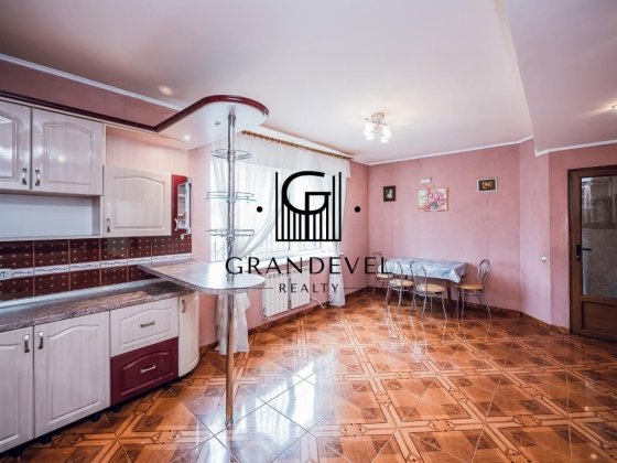 Будинок Ходосівка 185 м², 12 км Київ, сауна, баня, цоколь