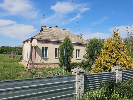 Подвірья з великою площею з будинком та комунікаціями неподалік від центру Є відеоогляд Яготин