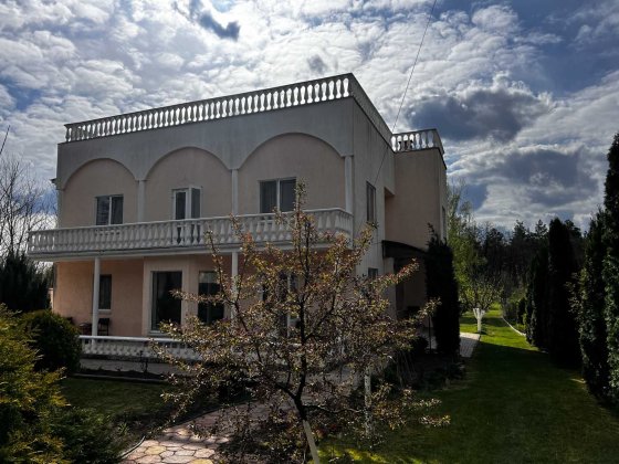 Будинок в м Березань, площа 220 м2, ремонт, ставок, баня, ліс Березань