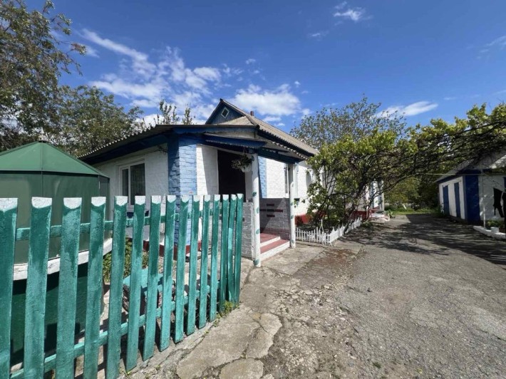 Ексклюзив. Продам хороший будинок зі зручностями в місті Узин - фото 1