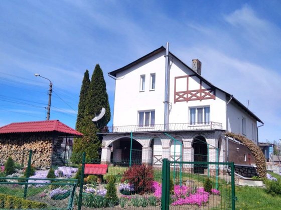 Продається будинок з бомбосховищем в мальовничому місті від власника Миронівка