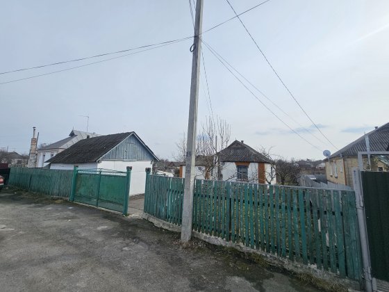 Продам будинок майже центр Рокитне