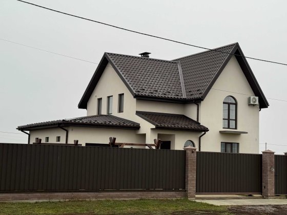 Затишний будинок Вашої мрії! Будинок з укриттям, гаражем та садом!