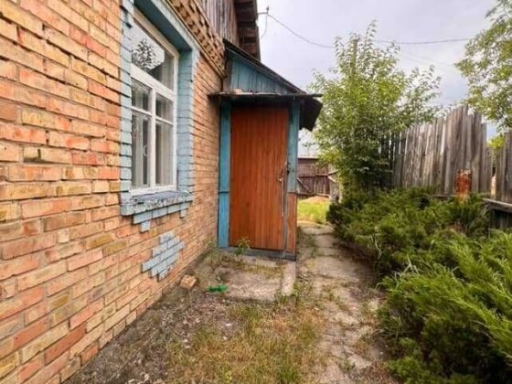 Продаж будинку під ремонт.Всі комунікації заведені.Швидкий виїзд на Варшавську трасу. Клавдієво-Тарасове