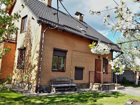 Будинок з власним озером з рибою та альтанкою Березівка
