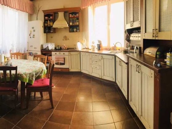 Продаж заміського будинку з сауною біля лісу та озера