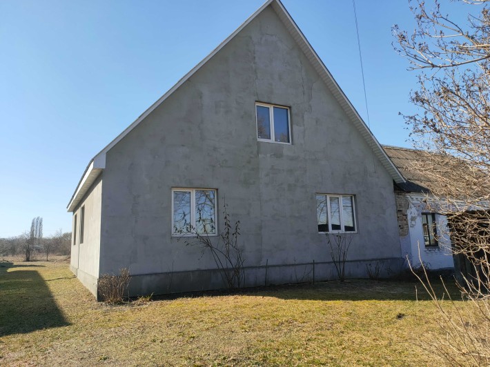 Продаж будинку  в центрі с. Бабинці на 60 сотках - фото 1