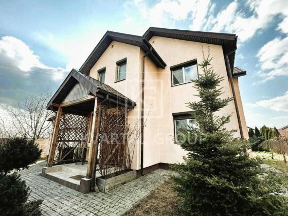 Продаж будинку з ремонтом та меблями в с. Колонщина, КМ «Приозерний». Колонщина
