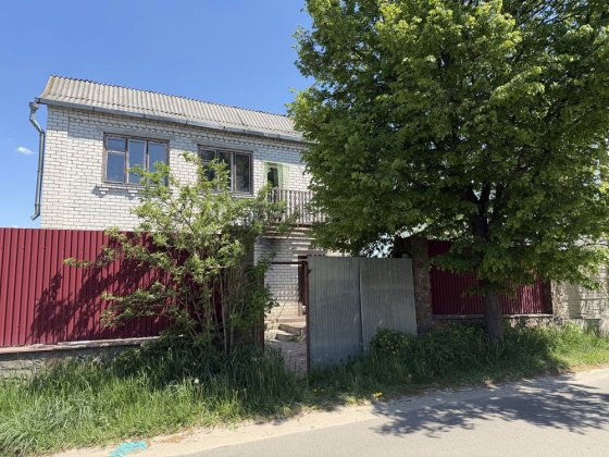 Продам будинок з ділянкою 14 соток,з виходом до озера Малютянка