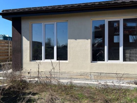 Одноповерховий Таунхаус з гарною ділянкою . с. Мила