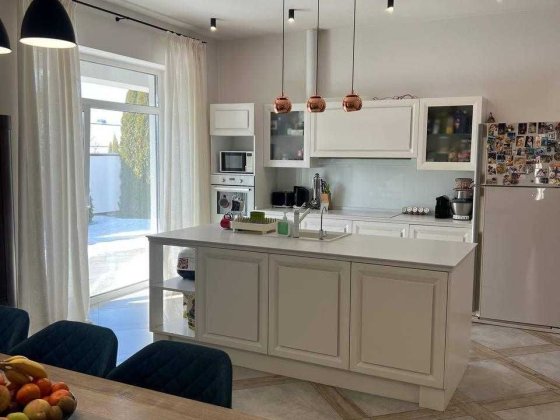 Будинок 160 м²  ЗАКРИТЕ КМ Белгравія | ремонт | меблі | басейн | 10 соток