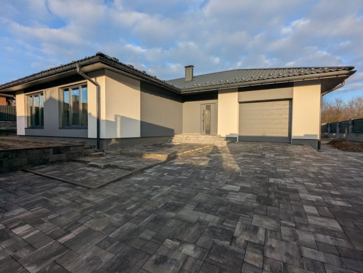 Продаж одноповерхового будинку 157 м2 з гаражем. Ділянка 7,5 соток.Газ. До Києва 15 хвилин на авто. - фото 1