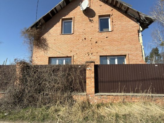 Продаж пошкодженого житлового будинку на 5.5 сотках, 145 м. С. Мощун Мощун