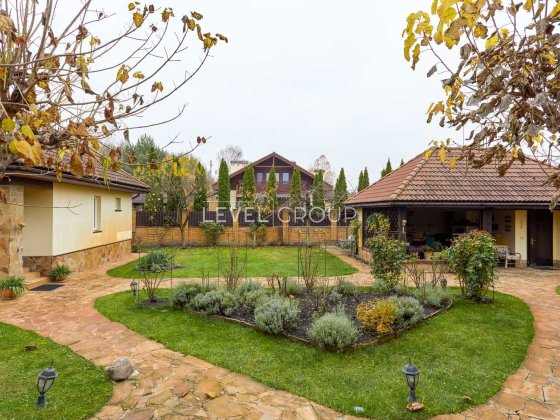 Будинок 230 м² з ремонтом, банею та гаражем, Северинівка, 10 сот, Без% Северинівка