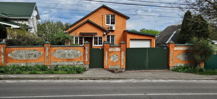 Продажа будинку в центрі с. Старі Безрадичи, Обухівський район - фото 1