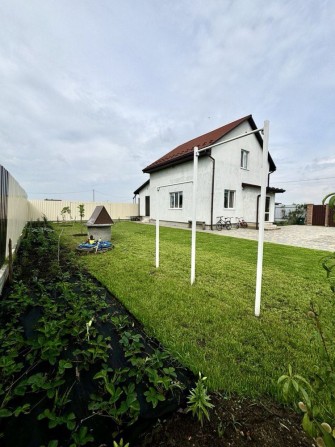 Продам житловий будинок з ремонтом та підвалом від власника - фото 1