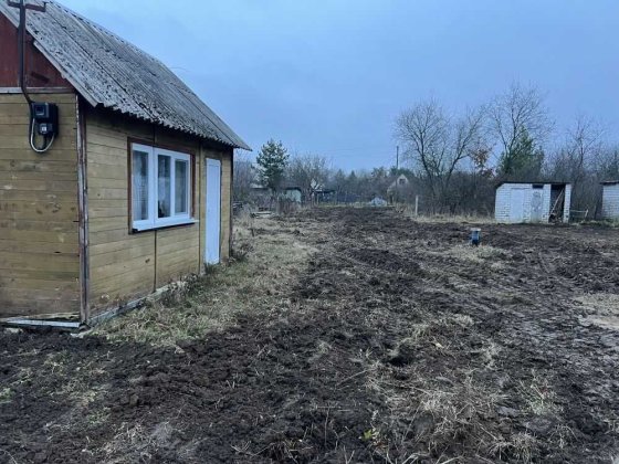 Ділянка с будинком та хозблоком. Ясногородка
