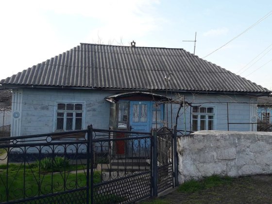 Продам будинок та пів будинку Гайворон