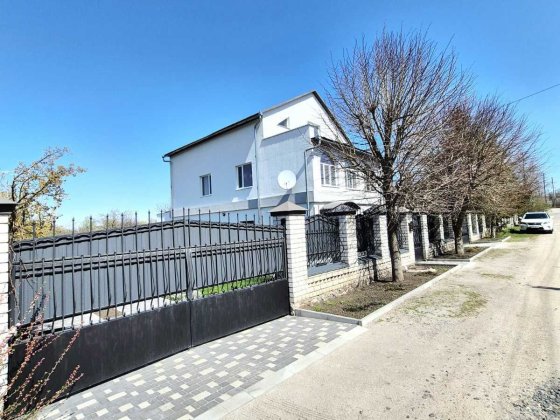 Продам будинок в самому екологічно чистому місці міста. Подгайцы
