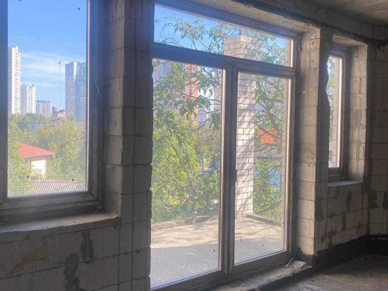 Будинок 500м2.Всі комунікаїї підключено. 200м до метро Осокорки