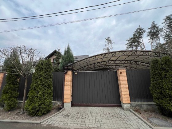 Будинок 200 м² з басейном, гаражем, сауною та автономністю