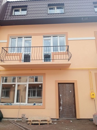 Продаж тауна 100 м 2 центральні комунікації, газ. Вишневе. - фото 1