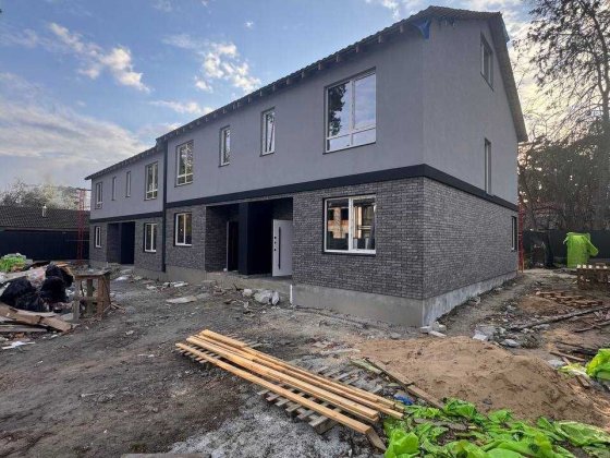 Кутовий таунхаус 118м - 3,5 сотки в Бучі - всі центральні комунікації!