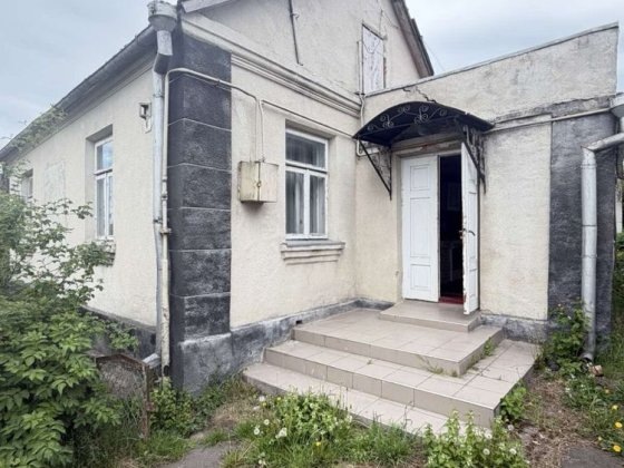 Продаж будинка  р-н Красне, з великим гаражем та землею Луцк