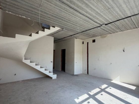 Таунхаус 135 м² у центрі Ірпеня! 4 спальні! газ ! частковий ремонт! Всі комінікаціі центральні!