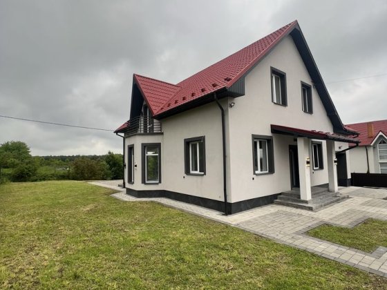 Готовий будинок з земляною ділянкою  З Реомнтом