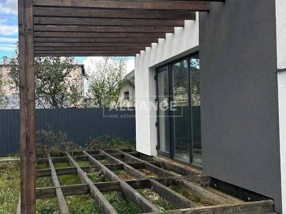 Будинок з чорновими роботами в затишній локації!