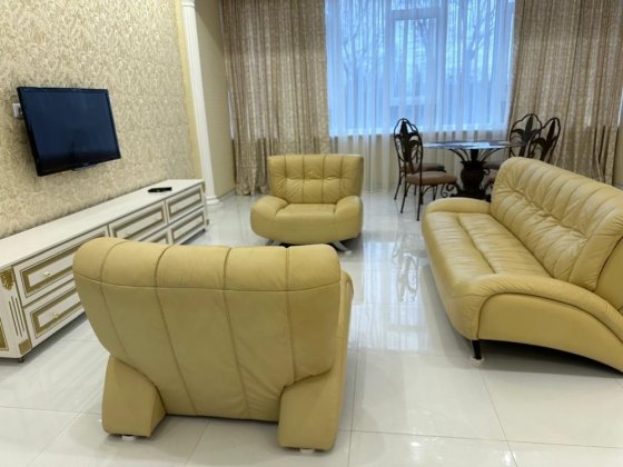 4 поверх 2х квартира 109 кв м коновальця 44а печерска метро
