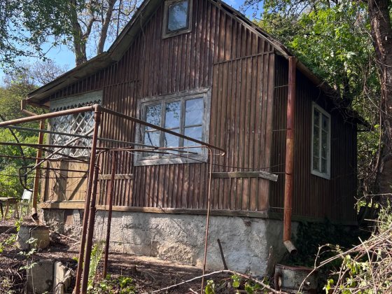 Продаж дачі і земельної ділянки Винники район озера Електрон Винники