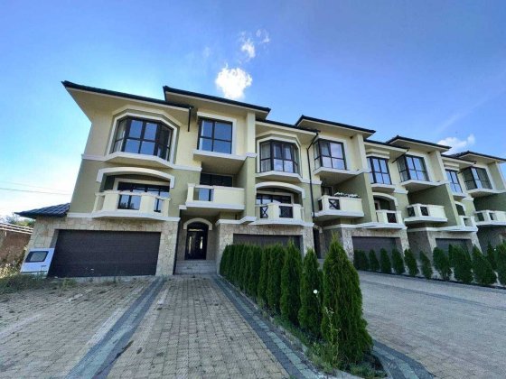 ПРОДАЖ котеджу з видом на озеро | Брюховичі, вул. Курортна Брюховичі