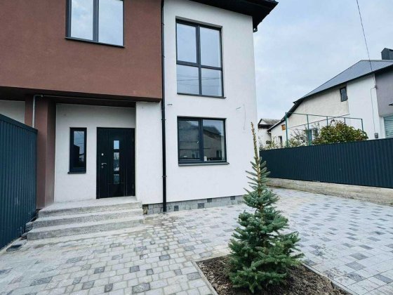 Продаж 4 кімнатного котеджу в центрі Рудне з ремонтом Рудное